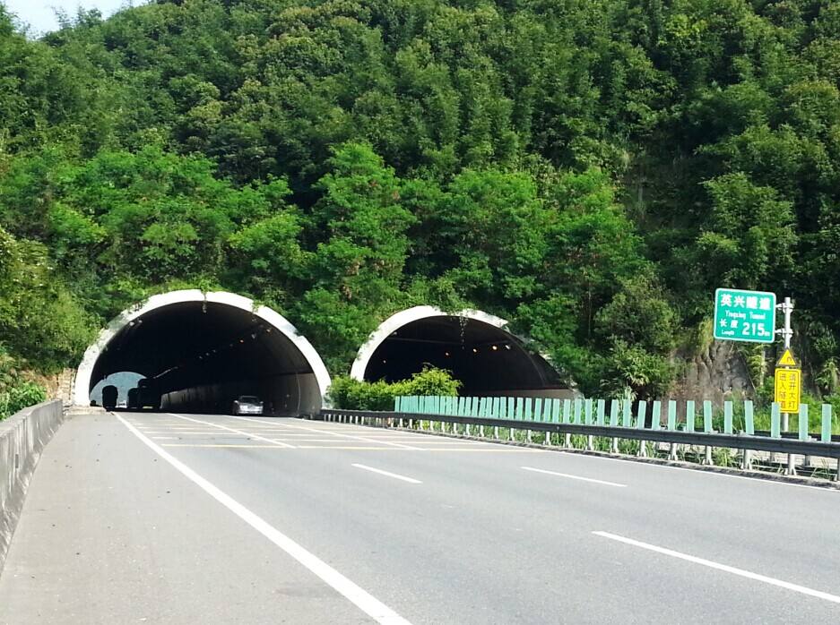 国产日韩精品欧美一区喷