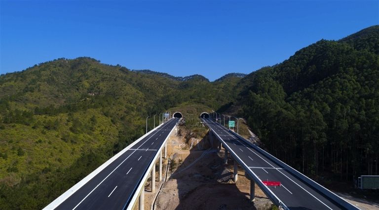 国产日韩精品欧美一区喷