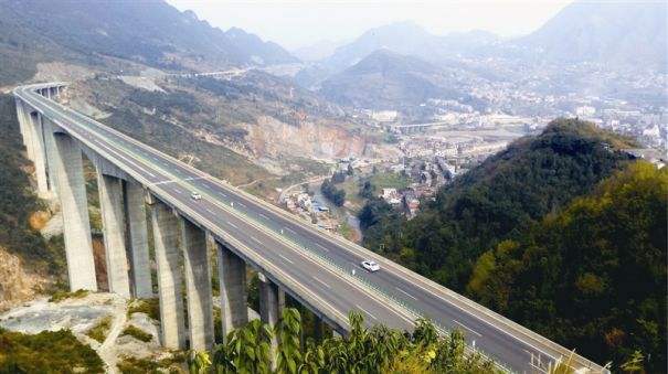 国产日韩精品欧美一区喷