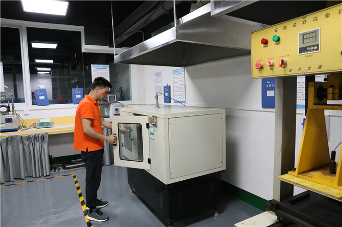 国产日韩精品欧美一区喷