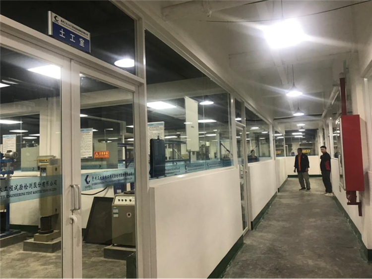 国产日韩精品欧美一区喷