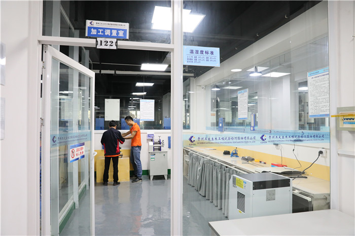 国产日韩精品欧美一区喷