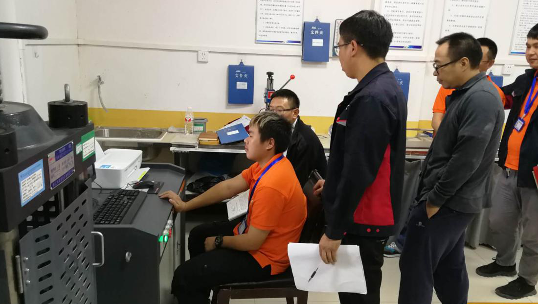 国产日韩精品欧美一区喷