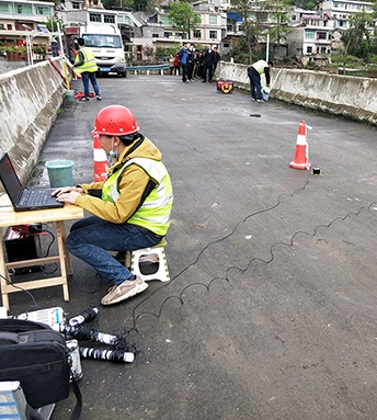 桥梁自振频率试验
